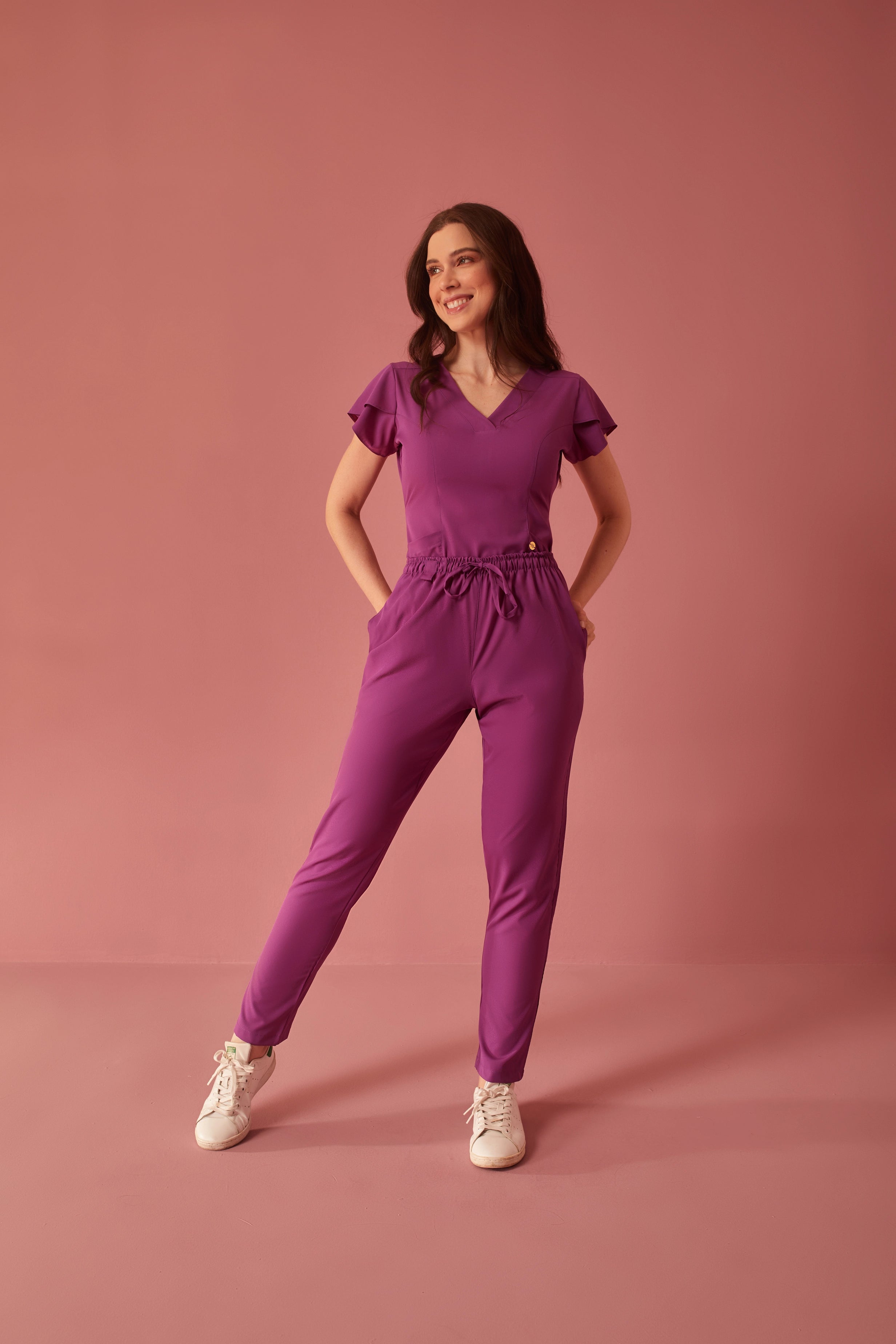 Scrub Feminino Julia Premium - Uva – Sarita Scrubs