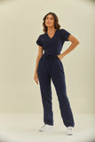 Scrub feminino Julia cor marinho - conjunto blusa e calça cirúrgica, corpo inteiro de frente