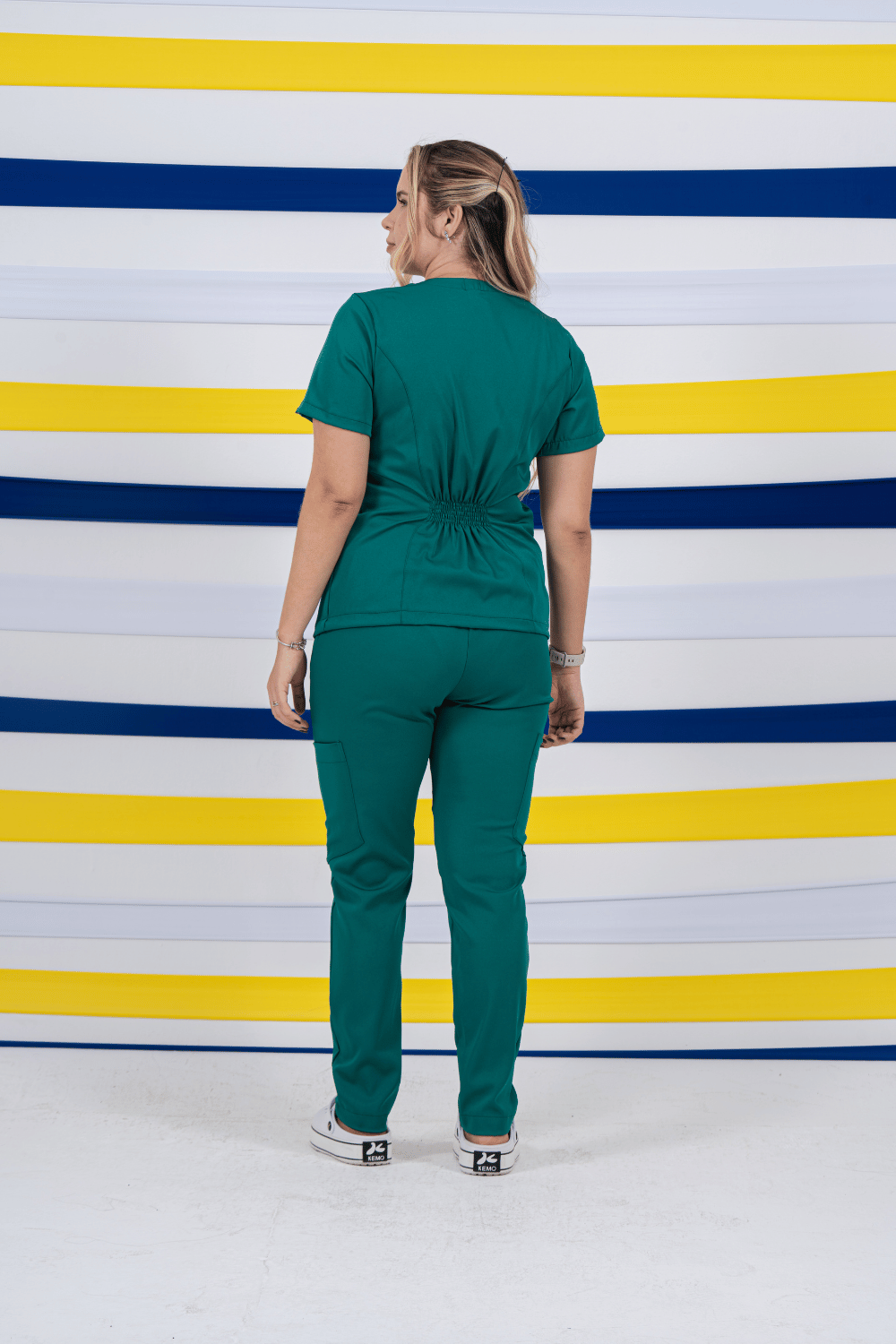 Scrub feminino Eloá cor verde bandeira - foto 3