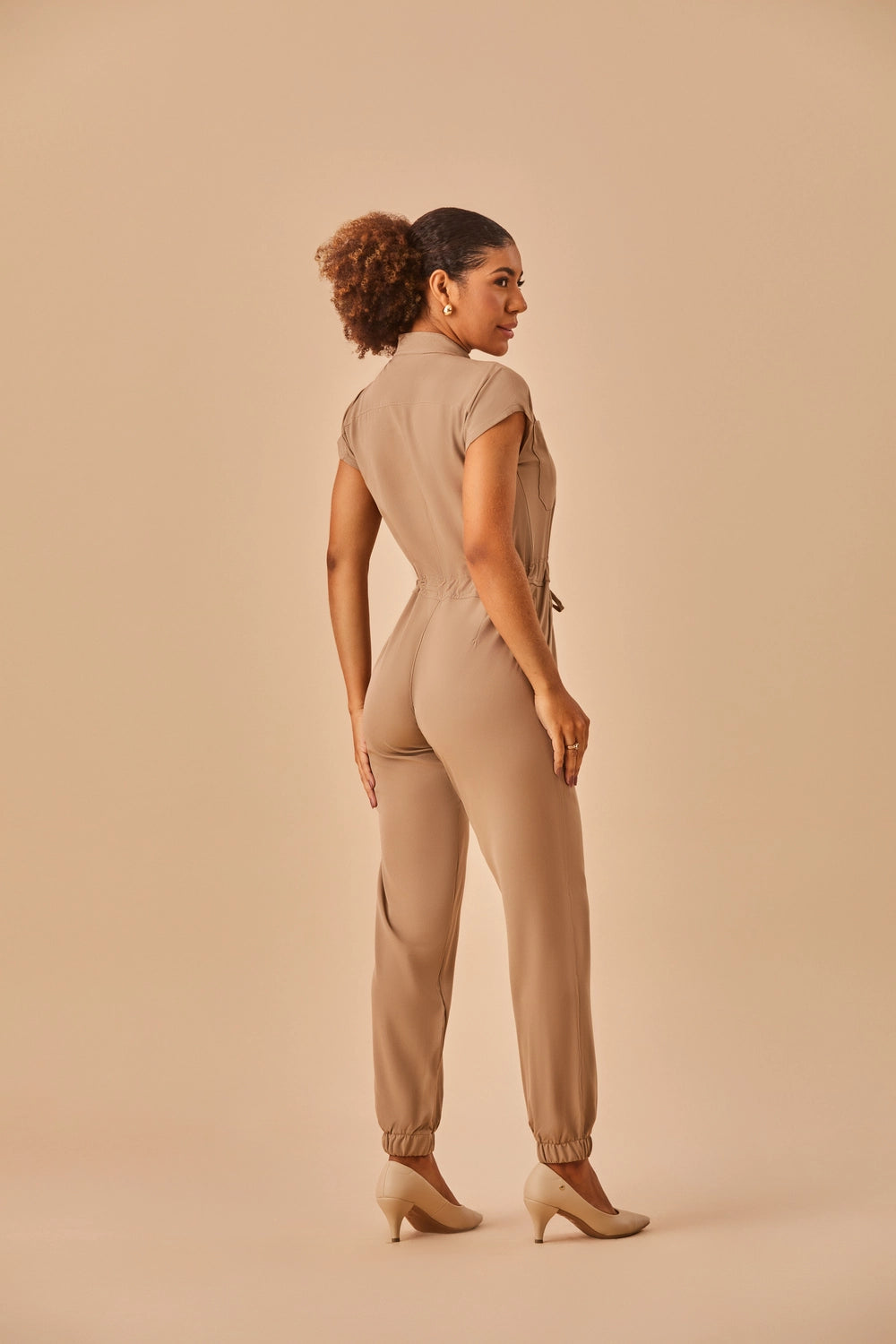 Macacão feminino Nayara cor areia - foto 4