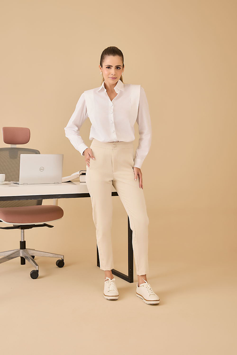 Calça feminina Leila cor areia - foto 1